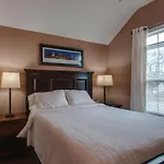 Vacation 5 Mins To Down Town 2 Bedrooms 2 Baths Garden Area Hot Tub Holiday home Nashville