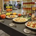 Hilton Garden Airport Hotel 3*