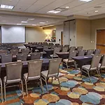 Hilton Garden Airport 3*