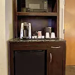Hilton Garden Airport Hotel 3*