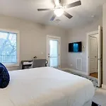 Three-Level West End Apartment With Private Office And Free Secured Parking