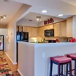 Apartment Heart Of Downtown/walk To Broadway & The Action/bars/music Venues/honky Tonks! Nashville