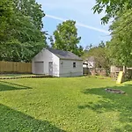 Neighborhood Retreat, Large Yard, Fire Pit
