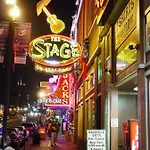 Walk To Downtown Broadway With Pool, Free Parking, And Gym * Nashville