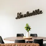 Stunning River View Walk To Downtown Rooftop Patio * Nashville