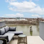 Stunning River View Walk To Downtown Rooftop Patio * Nashville