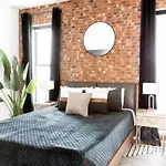 Stunning River View Walk To Downtown Rooftop Patio * Nashville