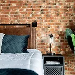 Apartment Stunning River View Walk To Downtown Rooftop Patio *