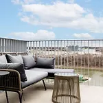 Stunning River View Walk To Downtown Rooftop Patio Nashville