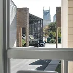 Apartment Walk To Downtown Broadway With Pool, Free Parking, And Gym