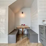Nashville's Broadway: Your Spacious Holiday home