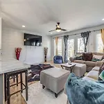 Nashville's Broadway: Your Spacious *