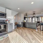 Nashville's Broadway: Your Spacious