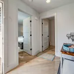 Nashville's Broadway: Your Spacious