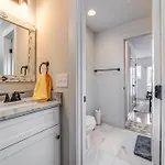 Nashville's Broadway: Your Spacious Nashville