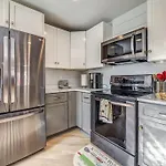 Nashville's Broadway: Your Spacious
