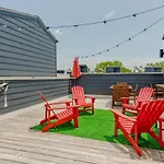 Carrie Underwood's East Side Rooftop Game Holiday home