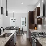 Magnificent 4 Bedroom -w Balcony & Fireplace * Nashville