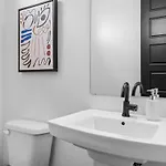 Magnificent 4 Bedroom -w Balcony & Fireplace Nashville