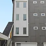 Magnificent 4 Bedroom -w Balcony & Fireplace Holiday home Nashville
