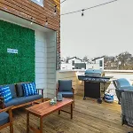 Holiday home 5 Mins To Belmont And Vandy, Rooftop Deck, Garage, 4 Bedroom With Rooftop And Grill, 10 Mins To Broadway, Perfect For Groups, 24 Hour Hospitality, Also Available For Long Term Nashville