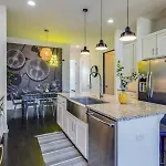 5 Mins To Belmont And Vandy, Rooftop Deck, Garage, 4 Bedroom With Rooftop And Grill, 10 Mins To Broadway, Perfect For Groups, 24 Hour Hospitality, Also Available For Long Term * Nashville