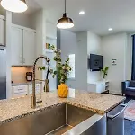 5 Mins To Belmont And Vandy, Rooftop Deck, Garage, 4 Bedroom With Rooftop And Grill, 10 Mins To Broadway, Perfect For Groups, 24 Hour Hospitality, Also Available For Long Term Nashville