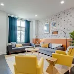 5 Mins To Belmont And Vandy, Rooftop Deck, Garage, 4 Bedroom With Rooftop And Grill, 10 Mins To Broadway, Perfect For Groups, 24 Hour Hospitality, Also Available For Long Term Holiday home