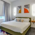 5 Mins To Belmont And Vandy, Rooftop Deck, Garage, 4 Bedroom With Rooftop And Grill, 10 Mins To Broadway, Perfect For Groups, 24 Hour Hospitality, Also Available For Long Term Holiday home