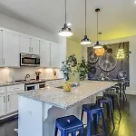 5 Mins To Belmont And Vandy, Rooftop Deck, Garage, 4 Bedroom With Rooftop And Grill, 10 Mins To Broadway, Perfect For Groups, 24 Hour Hospitality, Also Available For Long Term *