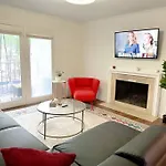 Luxury 2Br In Midtown With Patio-Balcony & Optional Parking Near Broadway, Vanderbilt & Centennial Park