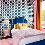 Dolly's Art Deco - Luxe Near Broadway *