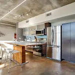 Holiday home Artsy Chic 1br 30day Min With Wifi Ac Parking Tv Furnished Rooftop