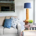 Walk To Broadway Charming Modern Historic Townhome *