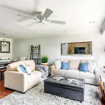 Walk To Broadway Charming Modern Historic Townhome