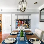 Holiday home Walk To Broadway Charming Modern Historic Townhome Nashville