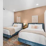 Apartment Penthouse On River With Garage And Patio, Walk Downtown Nashville