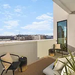 Penthouse On River With Garage And Patio, Walk Downtown Apartment Nashville