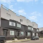 Home With Rooftop Deck & Garage, 2 Miles To Downtown Broadway