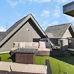 Large Patio, Rooftop Deck And Garage, 3 Miles To Broadway