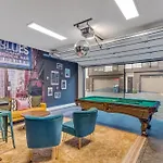 Rooftop Hot Tub & Game - 3 Miles To Downtown Holiday home *