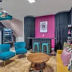 Rooftop Hot Tub & Game - 3 Miles To Downtown Holiday home *