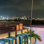 Rooftop Hot Tub & Game - 3 Miles To Downtown
