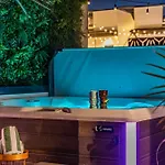 Rooftop Hot Tub & Game - 3 Miles To Downtown Holiday home *