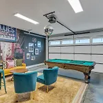 Holiday home Rooftop Hot Tub & Game - 3 Miles To Downtown *