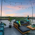 Rooftop Hot Tub & Game - 3 Miles To Downtown Holiday home Nashville