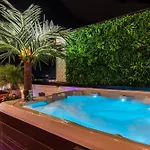 Holiday home Rooftop Hot Tub & Game - 3 Miles To Downtown *