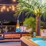 Holiday home Rooftop Hot Tub & Game - 3 Miles To Downtown