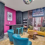 Rooftop Hot Tub & Game - 3 Miles To Downtown Holiday home