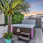 Rooftop Hot Tub & Game - 3 Miles To Downtown *
